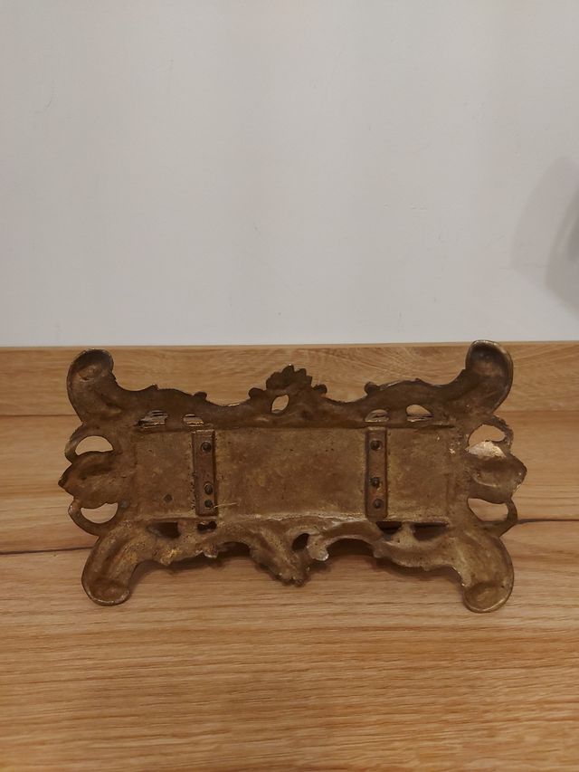 Portacartas de bronce