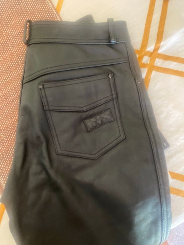 Pantalón cuero