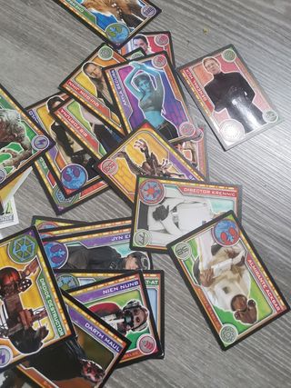 Cartas de star wars + 2 chapas exclusivas