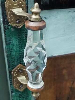 ANTIGUO Y BONITO MUEBLE