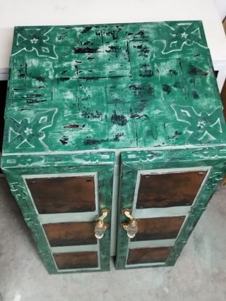 ANTIGUO Y BONITO MUEBLE