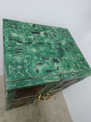ANTIGUO Y BONITO MUEBLE