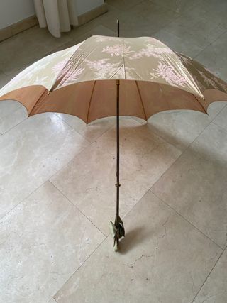 Pieza unica: sombrilla seda y oro S. XIX