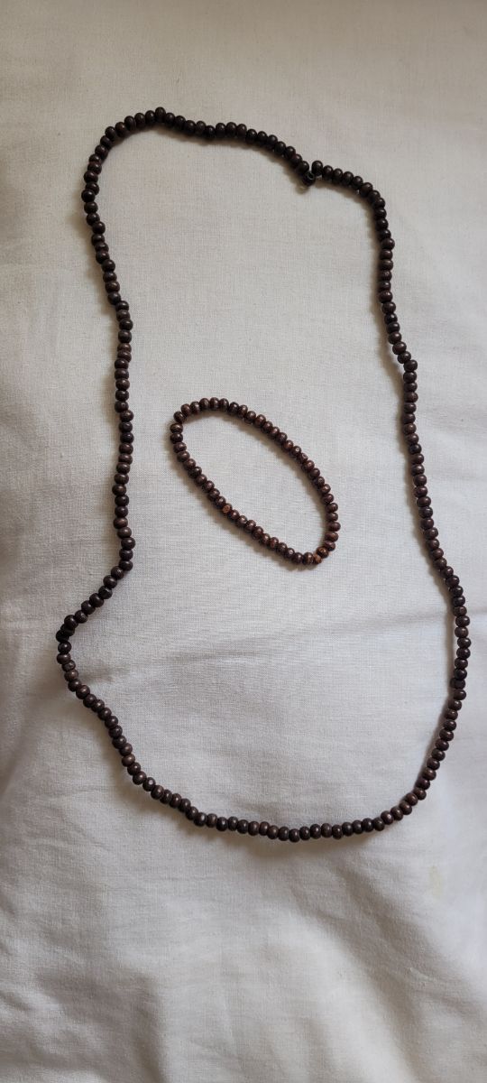 Collana e bracciale marroni