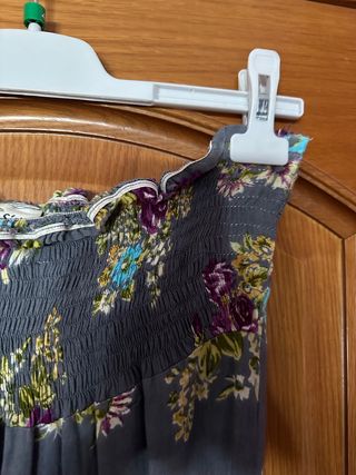 Mono con estampado de flores