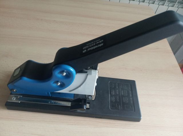 Grapadora industrial skrebba