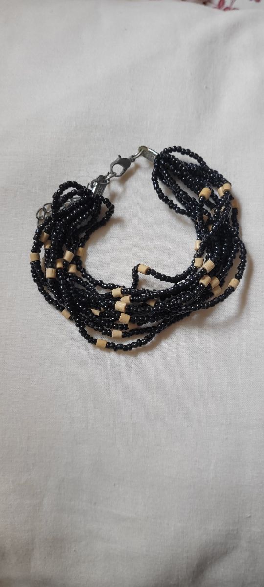 Bracciale nero con tocco marrone