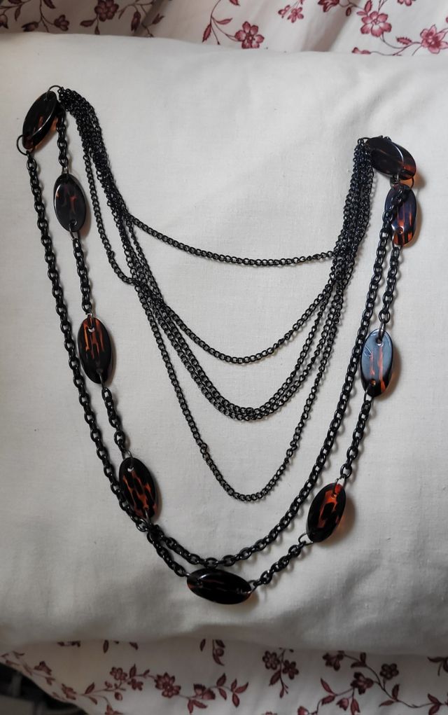 Colletto multiplo. Preziosa.