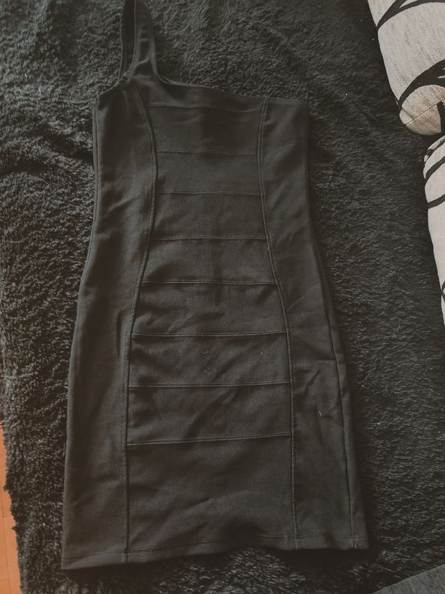 vestido entallado talla M, talla pequeño.