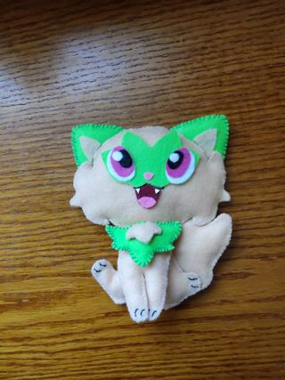 Sprigatito de fieltro Pokemon