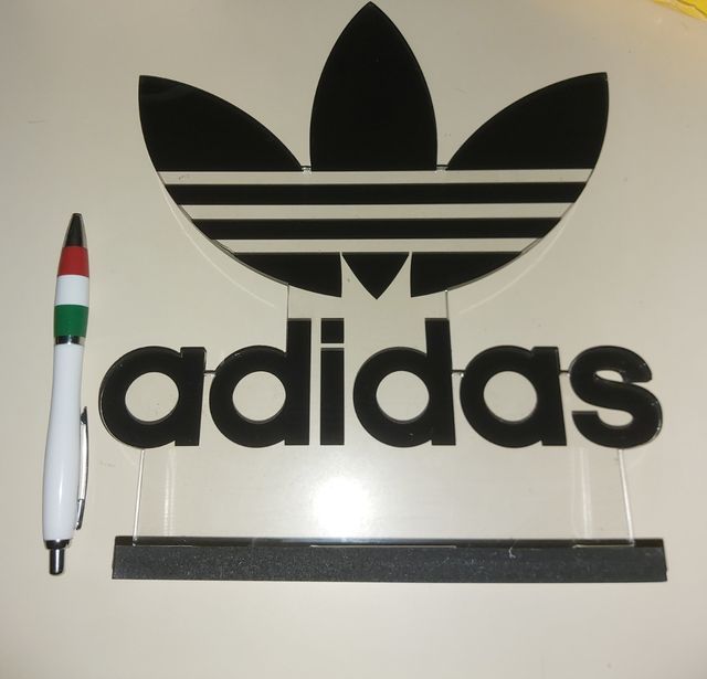 Logo Adidas