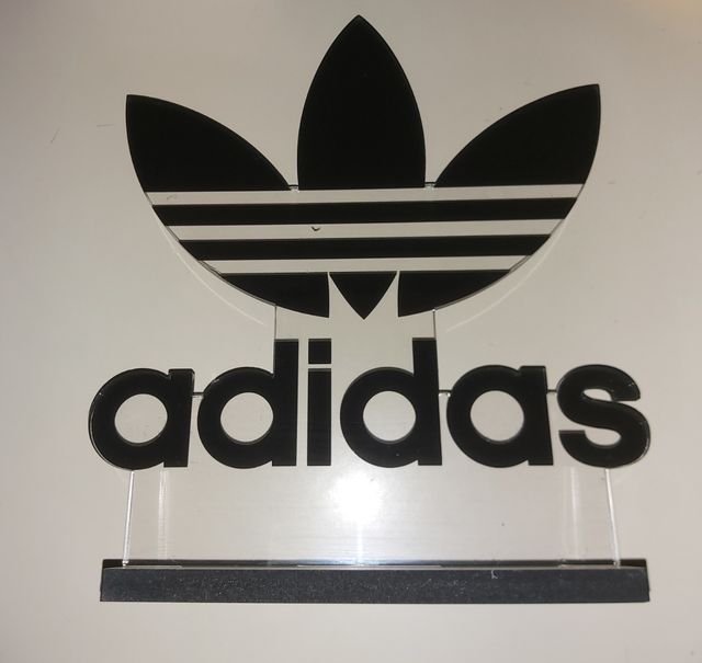 Logo Adidas