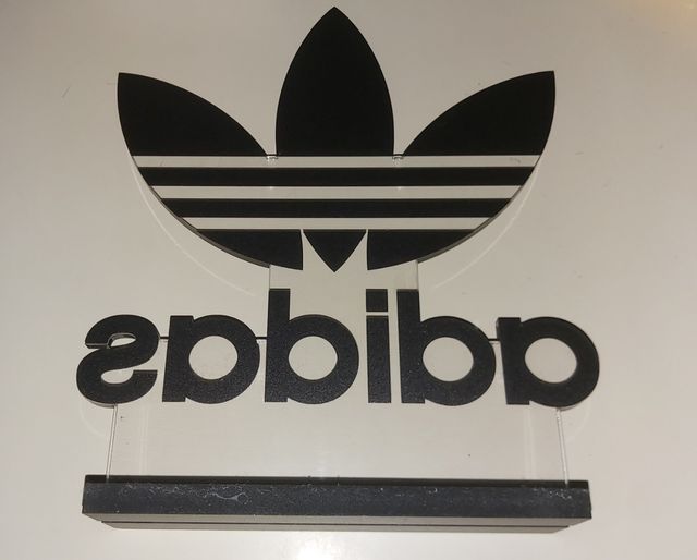 Logo Adidas