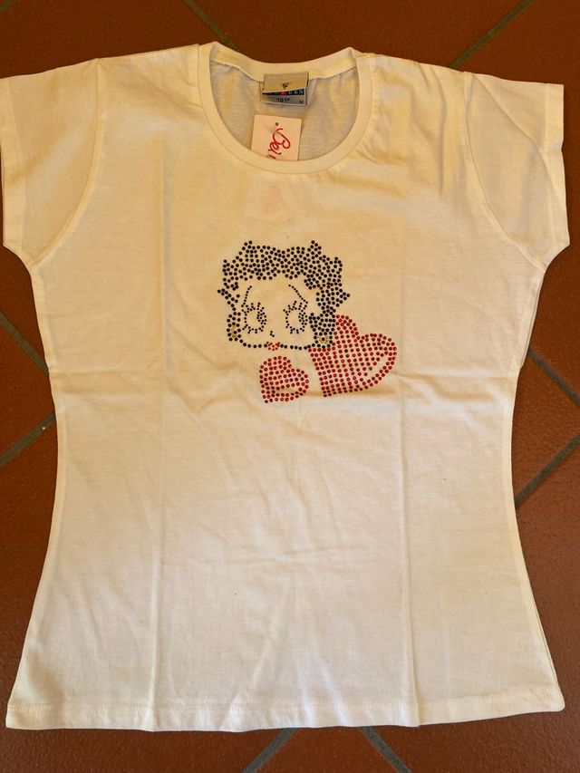 Magliette con etichetta 