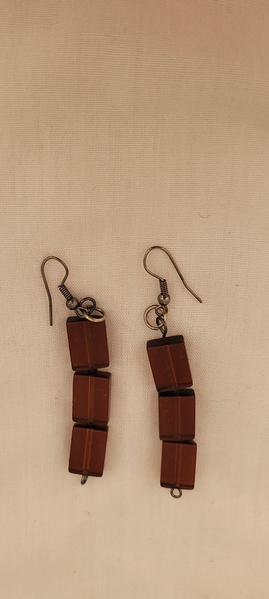 Orecchini allungati marroni