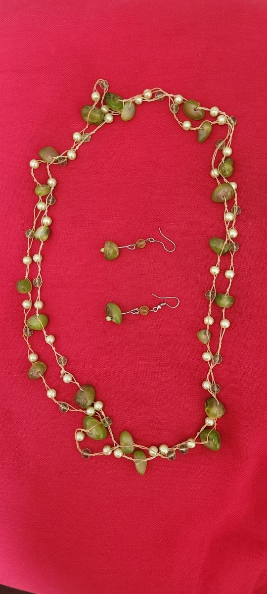 Collana e orecchini coordinati