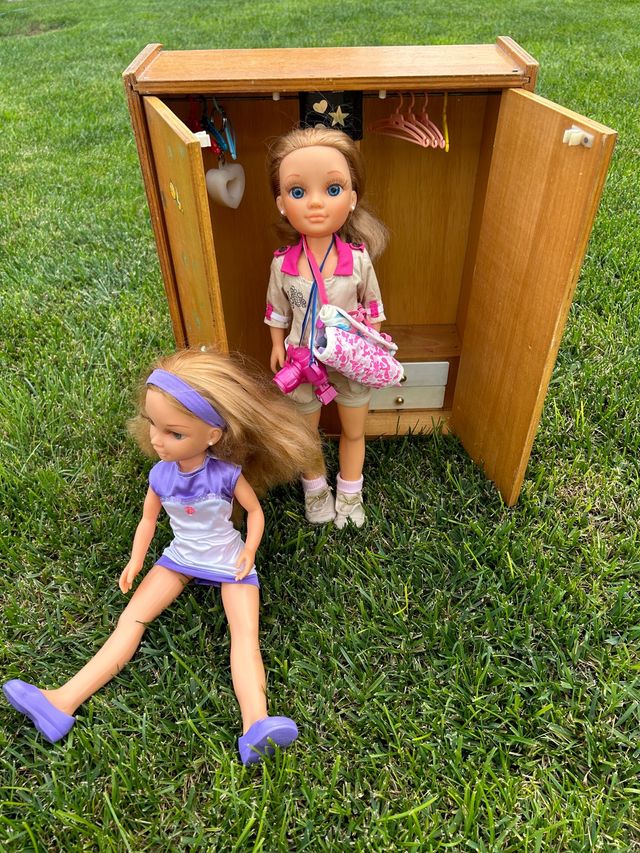 Dos muñecas Nancy y complementos