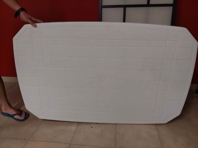 mesa de resina blanca
