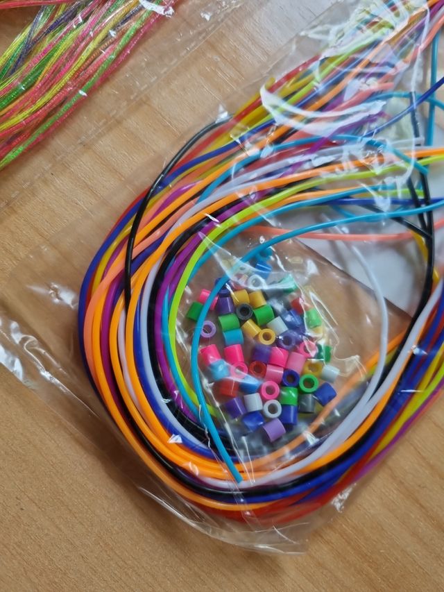 Hilos de plástico para pulseras