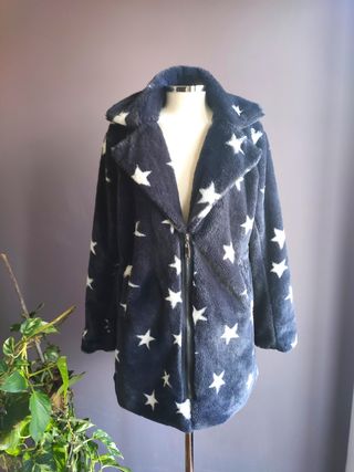 Abrigo peluche azul marino con estrellas