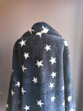 Abrigo peluche azul marino con estrellas