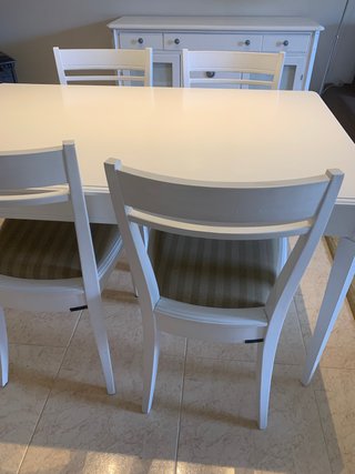 Conjunto mesa, 4 sillas y armario