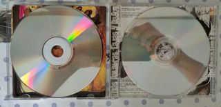 CD y Dvd "Más palabras, cajas y bajos"