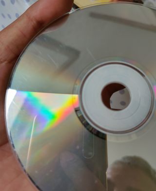 CD y Dvd "Más palabras, cajas y bajos"