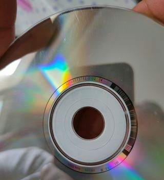 CD y Dvd "Más palabras, cajas y bajos"