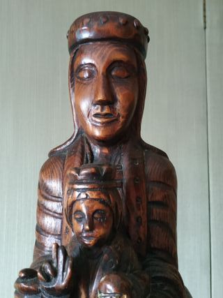 48 CM. VIRGEN  MADERA ESTILO ROMÁNICO.