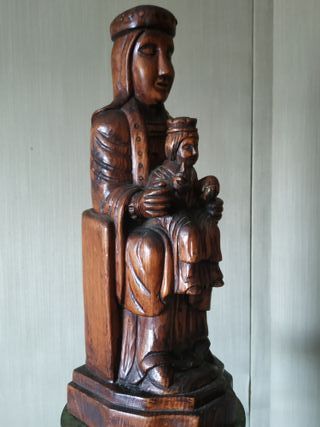 48 CM. VIRGEN  MADERA ESTILO ROMÁNICO.