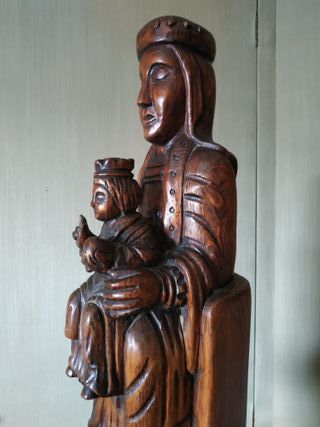 48 CM. VIRGEN  MADERA ESTILO ROMÁNICO.
