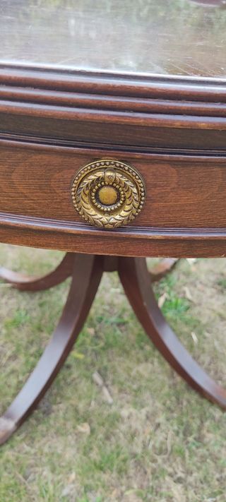 Mesa madera de antigua oficina bancaria