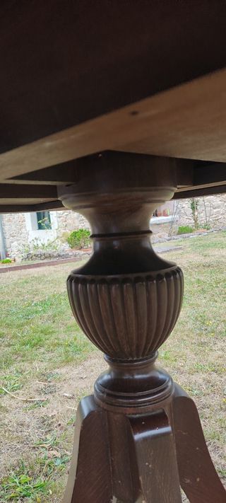 Mesa madera de antigua oficina bancaria