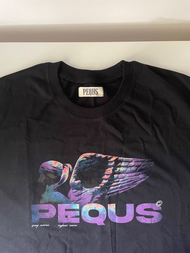 T-shirt Pequs oversize "Harpy" nera