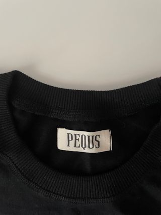 T-shirt Pequs oversize "Harpy" nera