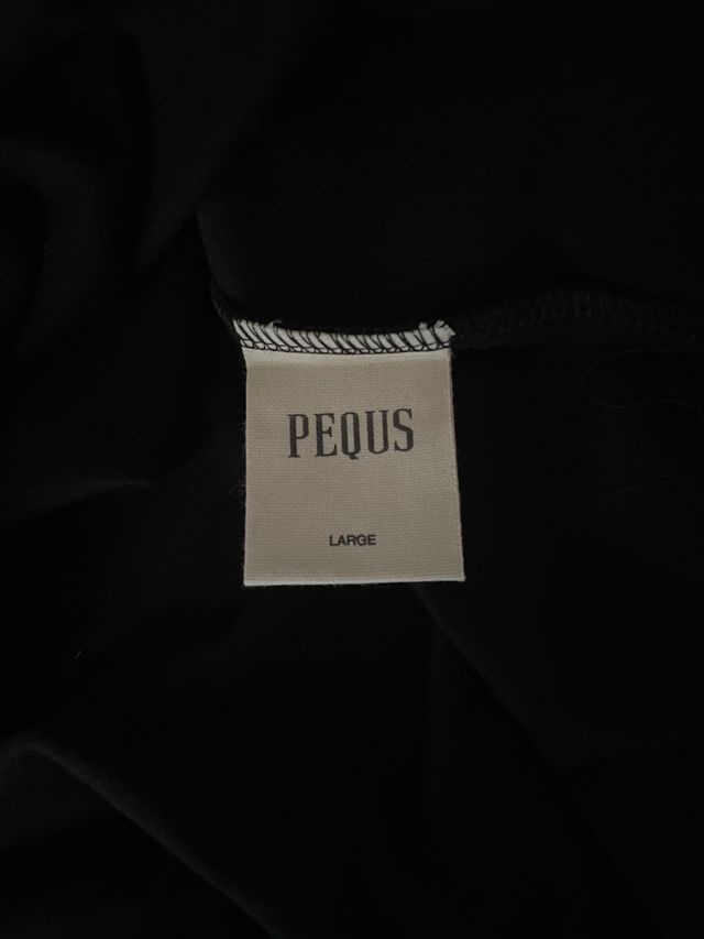 T-shirt Pequs oversize "Harpy" nera