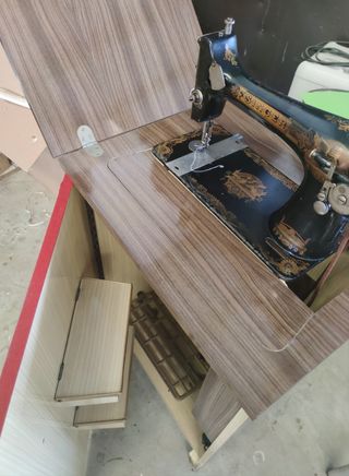 Maquina de coser Alfa Singer con mueble