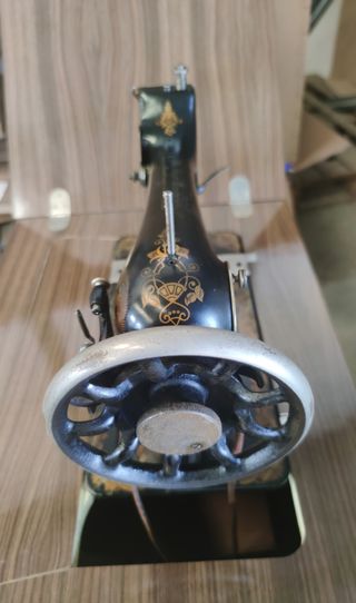 Maquina de coser Alfa Singer con mueble