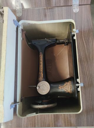 Maquina de coser Alfa Singer con mueble