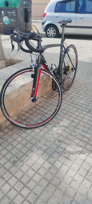 se vende bicicleta de carretera
