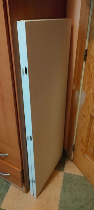 Mesa de madera ampliable.