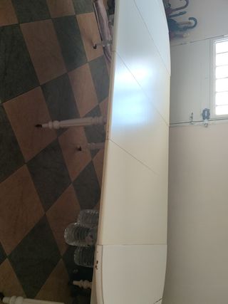 Mesa de madera ampliable.