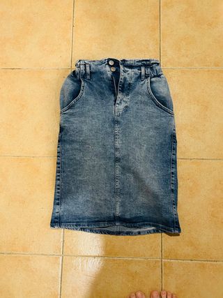 Falda vaquera midi talla S marca ONLY
