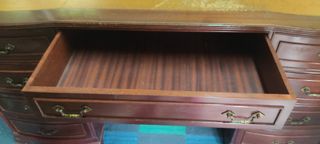 Escritorio madera y piel de un banco