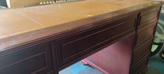 Escritorio madera y piel de un banco