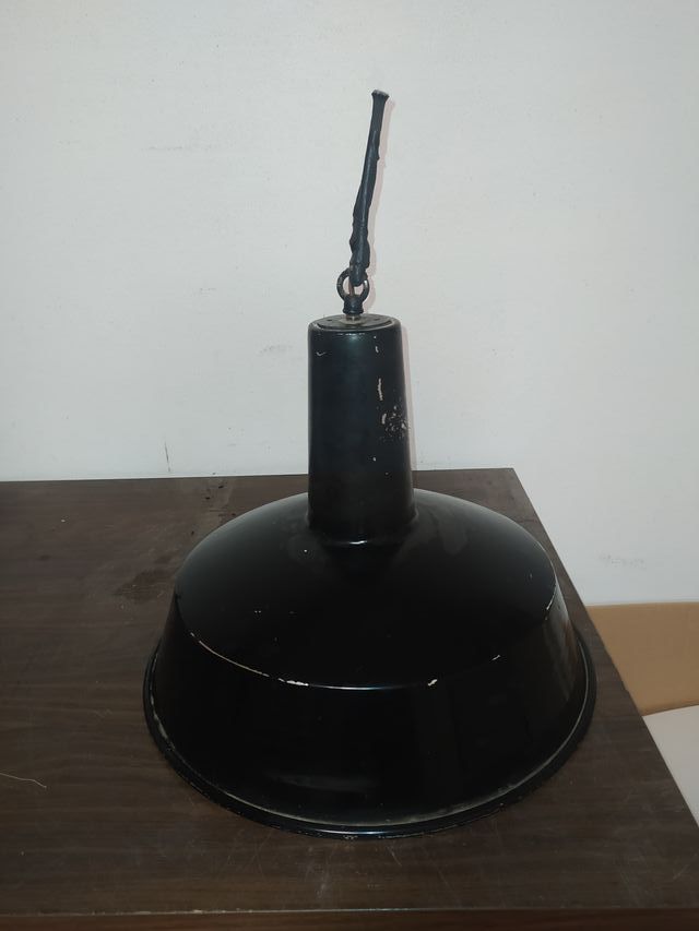 9 LAMPARAS INDUSTRIALES ANTIGUAS de segunda mano por 300 EUR en Pedrola en WALLAPOP