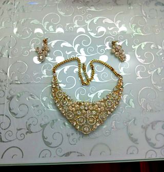 Gargantilla y pendientes