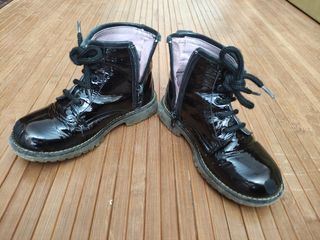 Botas niña charol nº 28