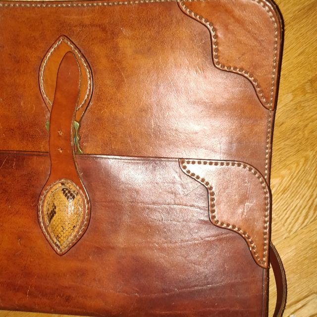 BOLSO MALETÍN DE CUERO ARTESANAL